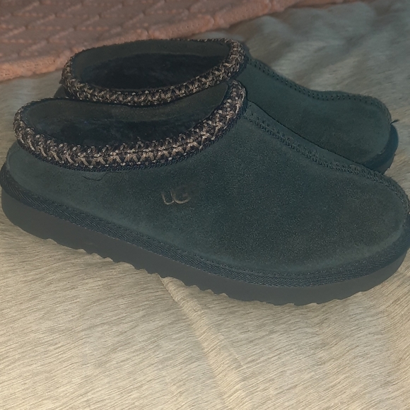Ugg Tazman slippers, youth size 2, color navy blue, - Picture 3 of 9